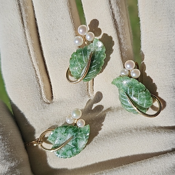 VINTAGE Krementz Necklace and Screw Back Earrings - Picture 6 of 15